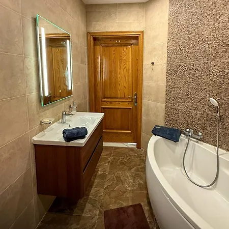 Luxe Living - 3-bedroom Apartament