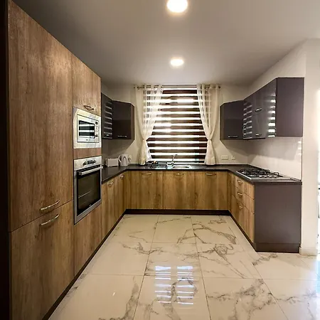 Luxe Living - 3-bedroom Apartament *