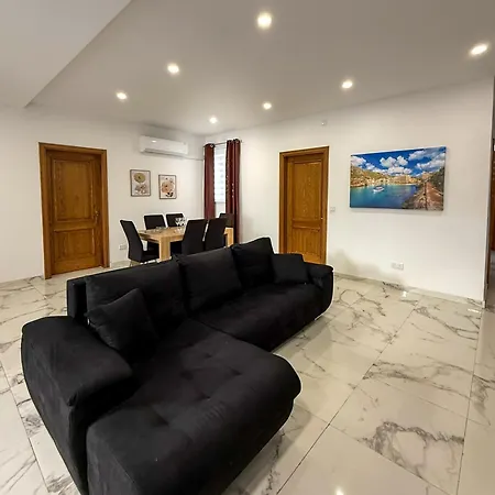 Luxe Living - 3-bedroom Apartament *