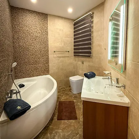 Luxe Living - 3-bedroom Apartmán