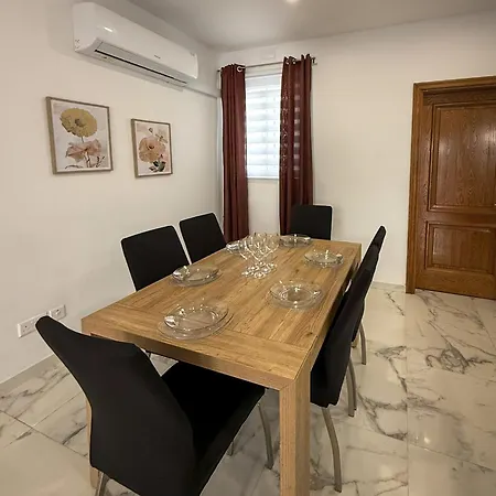 Luxe Living - 3-bedroom Appartement