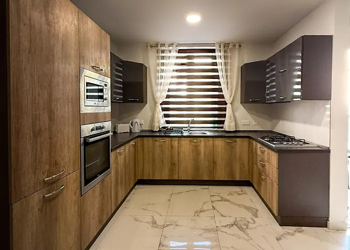 Luxe Living - 3-bedroom Appartement *